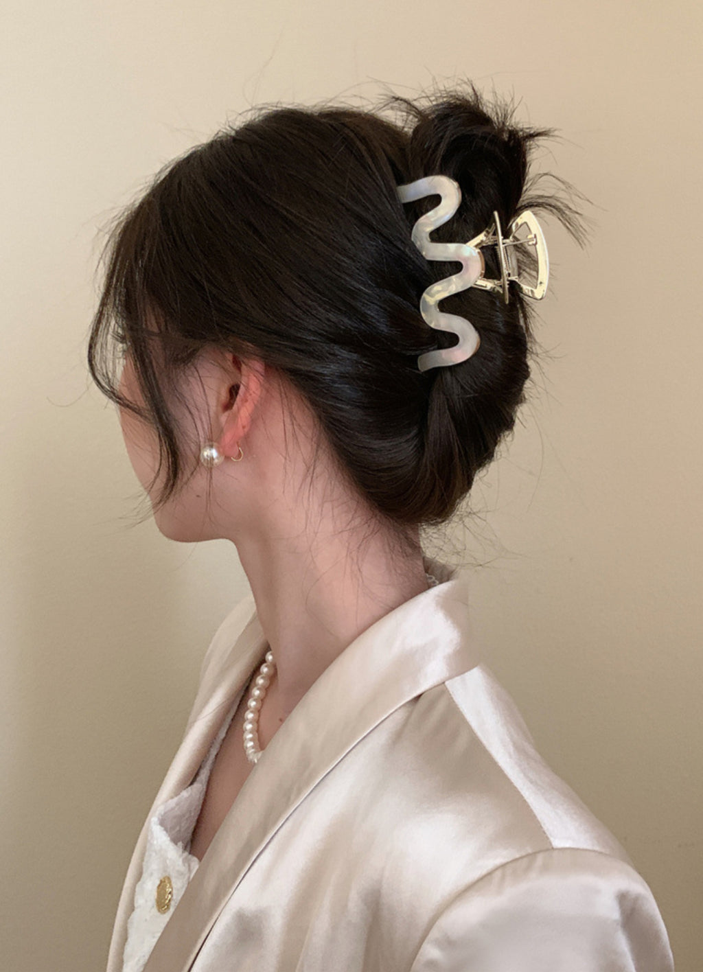 Wavy Pearl Hair Claw