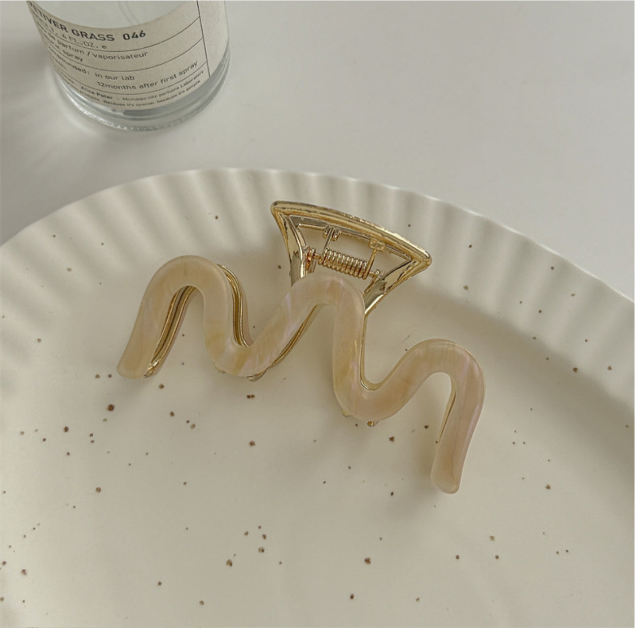 Wavy Pearl Hair Claw