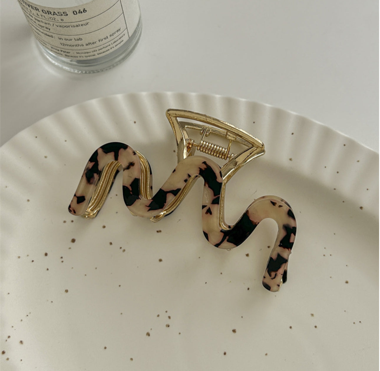 Wavy Pearl Hair Claw