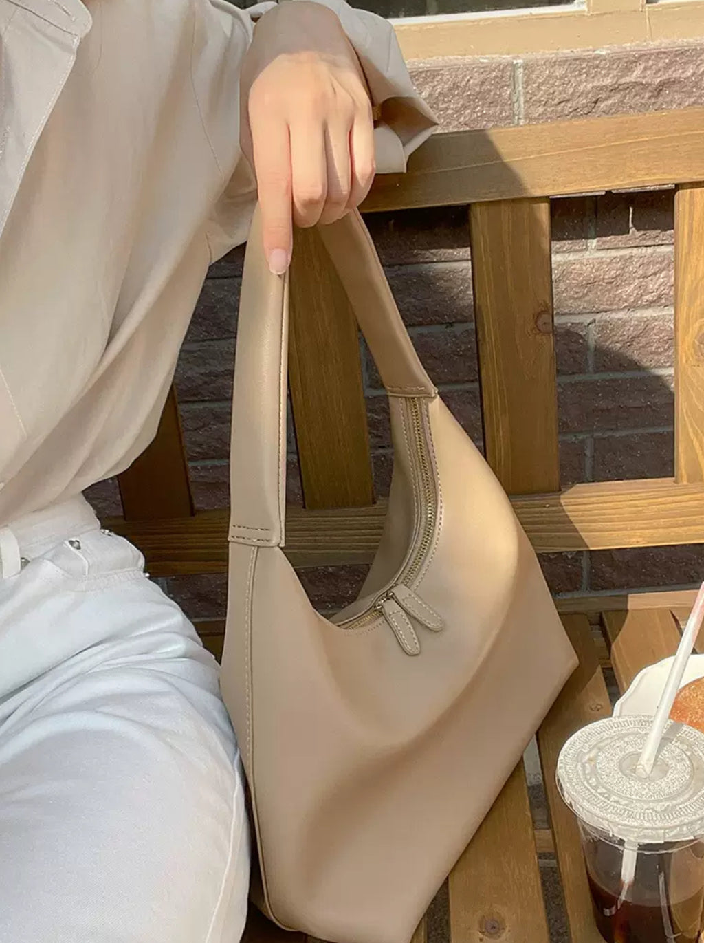 Aira Curve Shoulder Bag