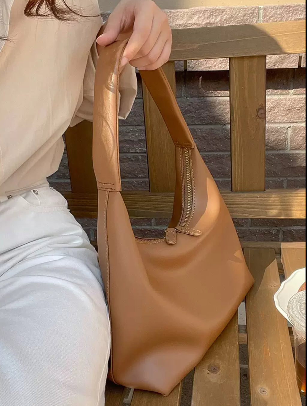 Aira Curve Shoulder Bag