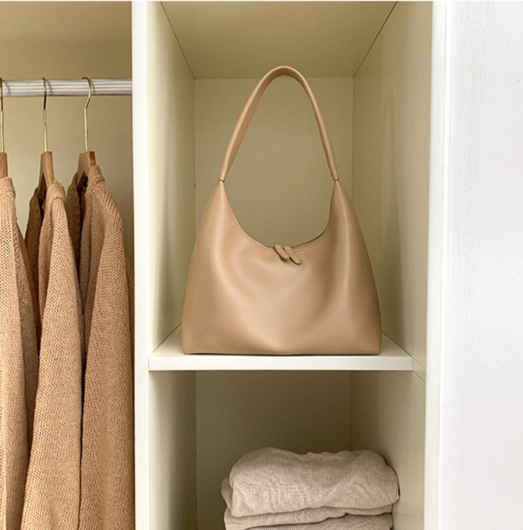 Aira Curve Shoulder Bag