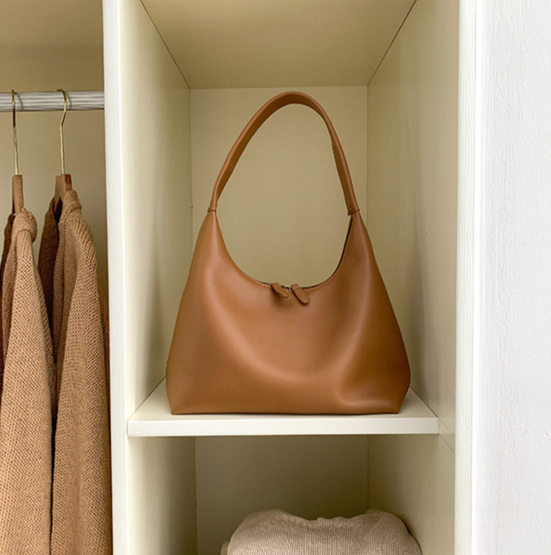 Aira Curve Shoulder Bag