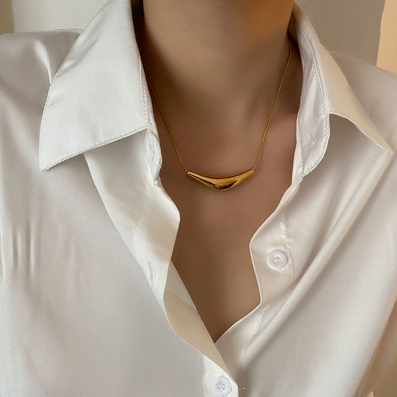 Sculpt Curve Necklace