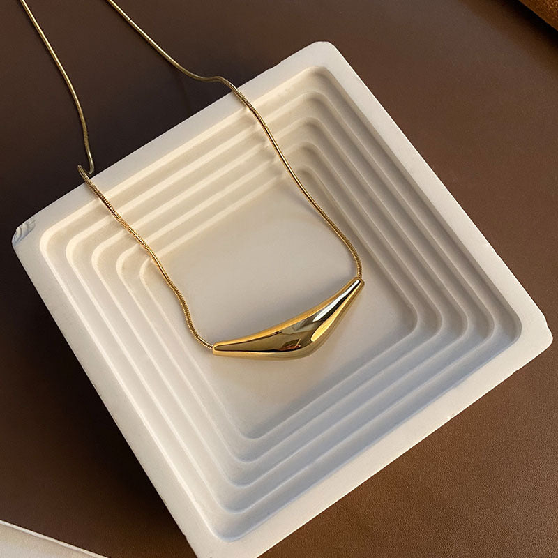 Sculpt Curve Necklace