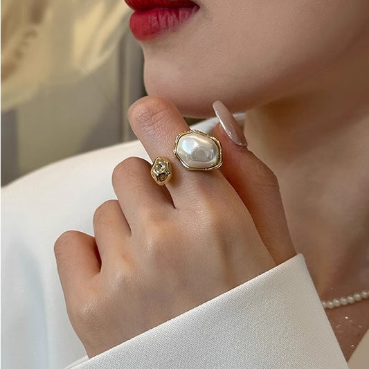 Aura Pearl Twist Ring