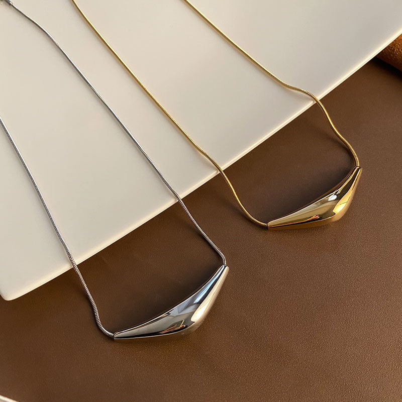 Sculpt Curve Necklace