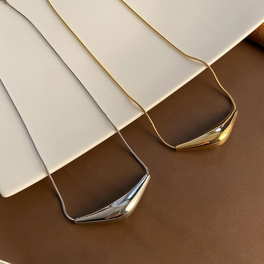 Sculpt Curve Necklace