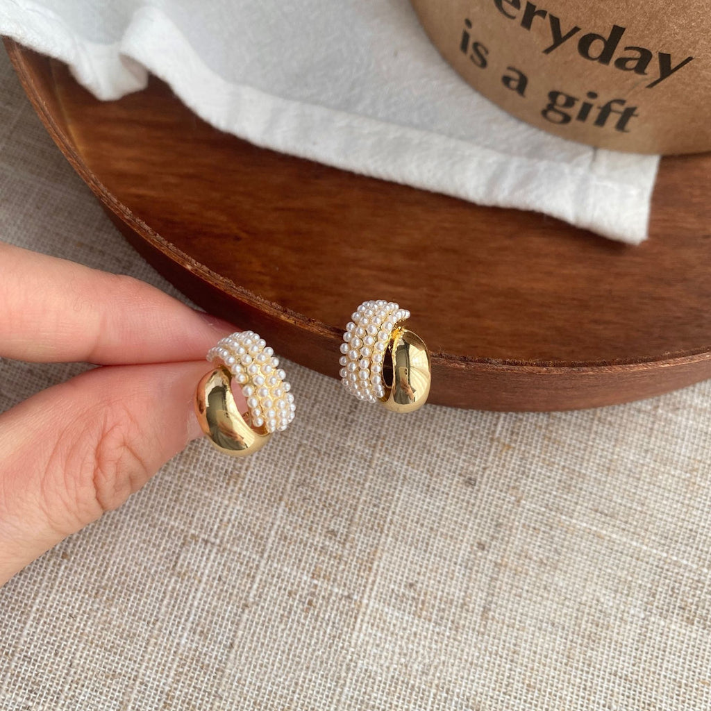 Mini Pearl Hug Earrings