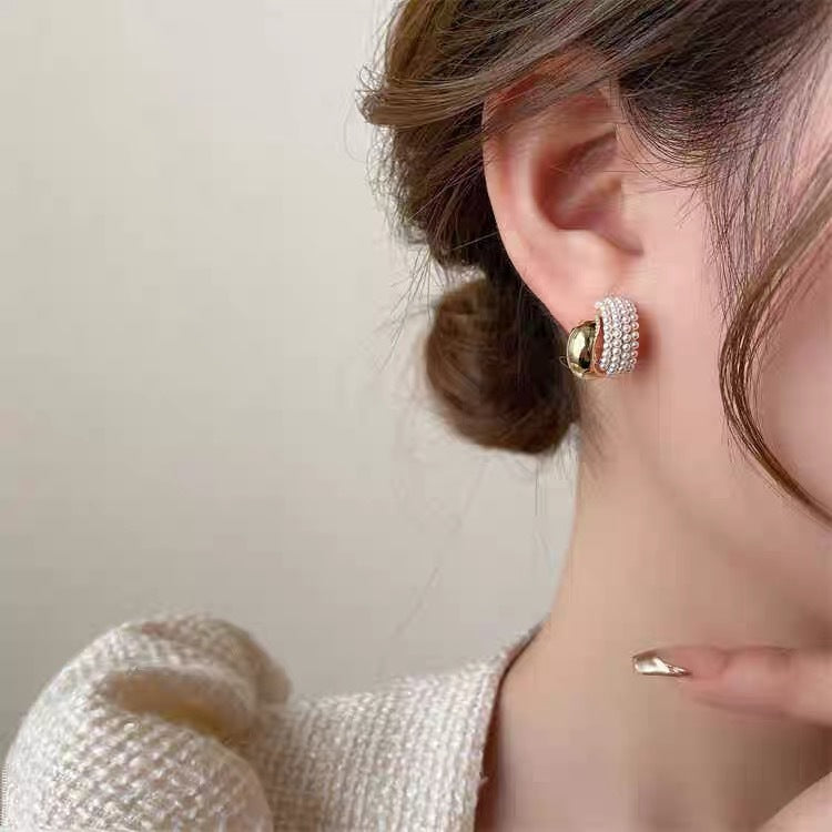 Mini Pearl Hug Earrings