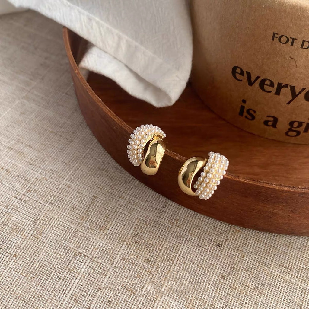 Mini Pearl Hug Earrings
