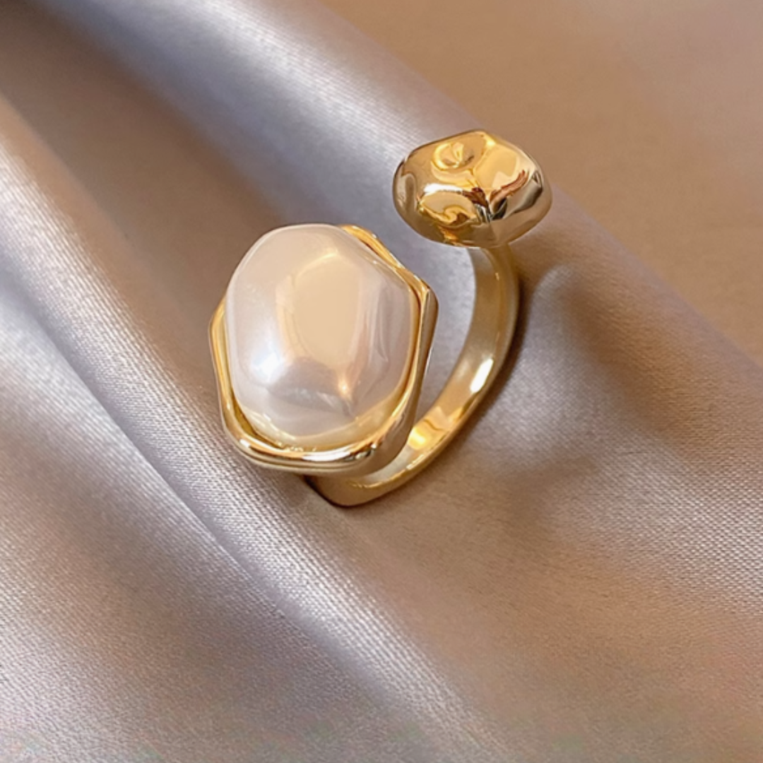 Aura Pearl Twist Ring
